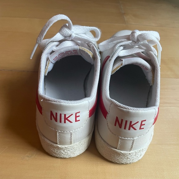 Nike Blazer Low GS 'White University Red' - Picture 7 of 10
